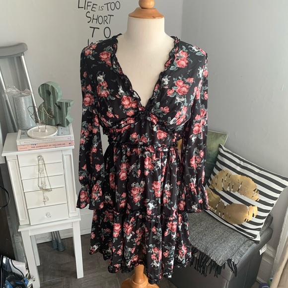 Shein// beautiful open back dress size small - Picture 6 of 11